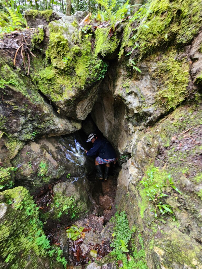 Cueva Catarata Escondida