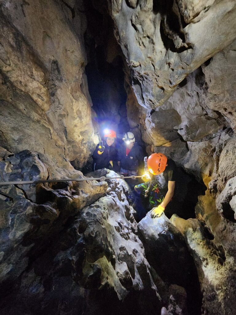 Cueva Catarata Escondida